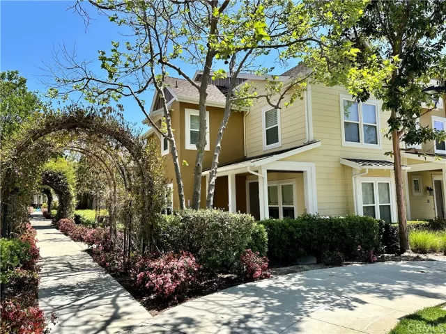 MLS: OC23068384 Condo For Sale