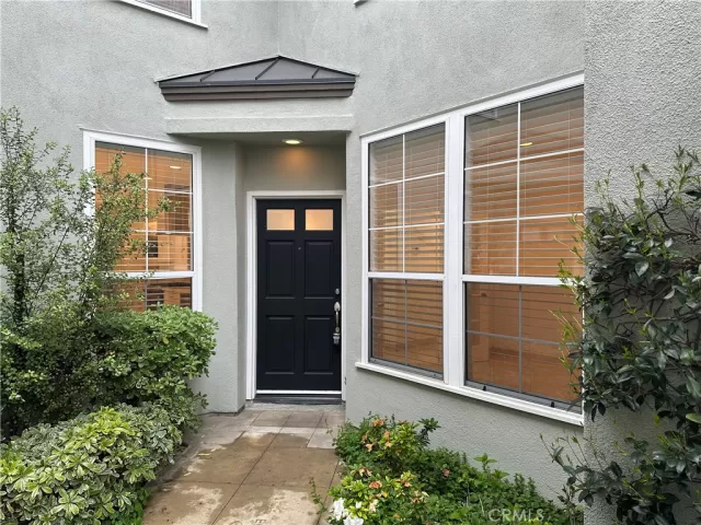 MLS: OC23068654 Condo For Sale