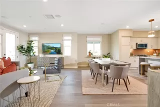 Photo #6: OC23068937 Listing 