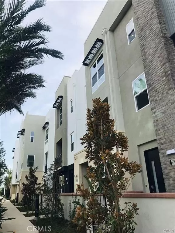 MLS: OC23068985 Condo For Sale