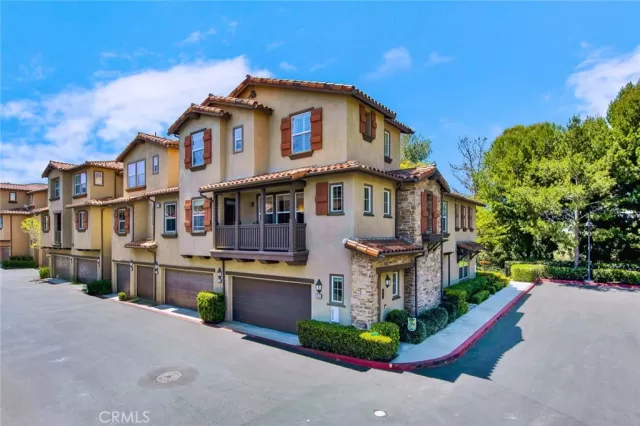 MLS: OC23069259 Condo For Sale