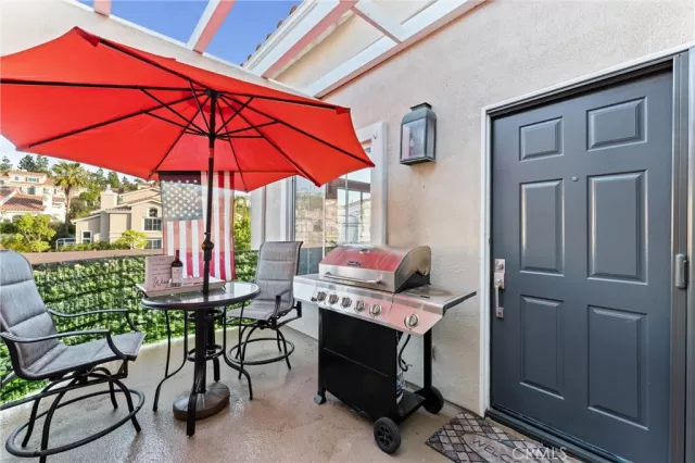 MLS: OC23069339 Condo For Sale