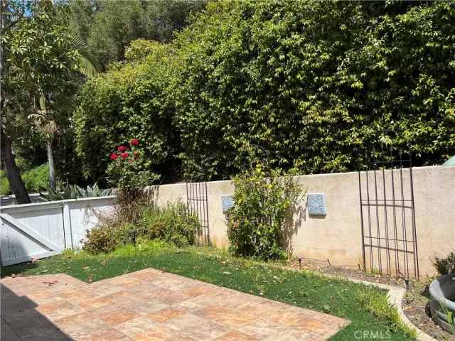 MLS: OC23069519 Condo For Sale