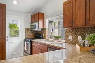 Photo #3: OC23069560 Listing 