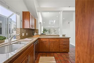 Photo #4: OC23069560 Listing 