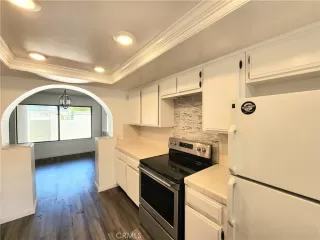 Photo #4: OC23069653 Listing