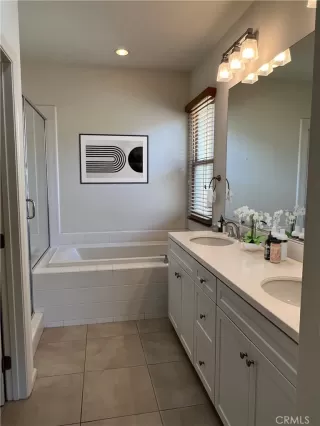 Photo #4: OC23069760 Listing