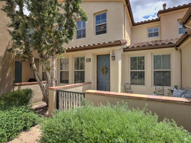 MLS: OC23070198 Condo For Sale