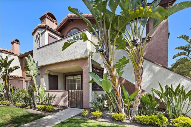 MLS: OC23071369 Condo For Sale