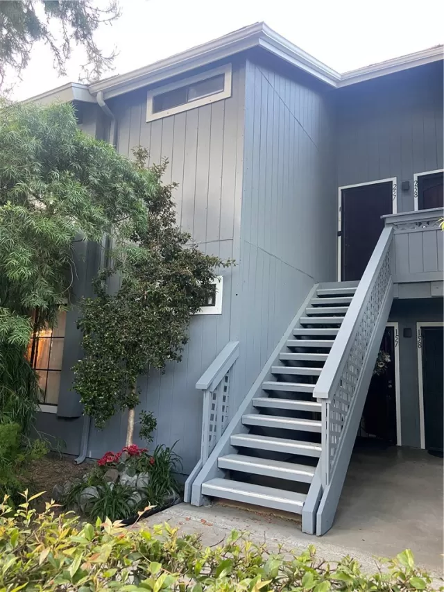 MLS: OC23071379 Condo For Sale