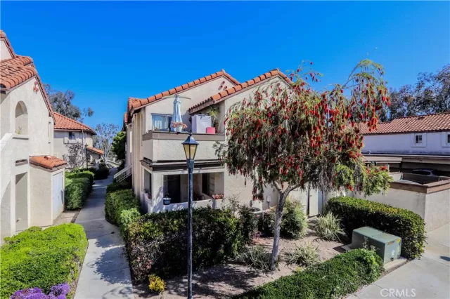 MLS: OC23072641 Condo For Sale