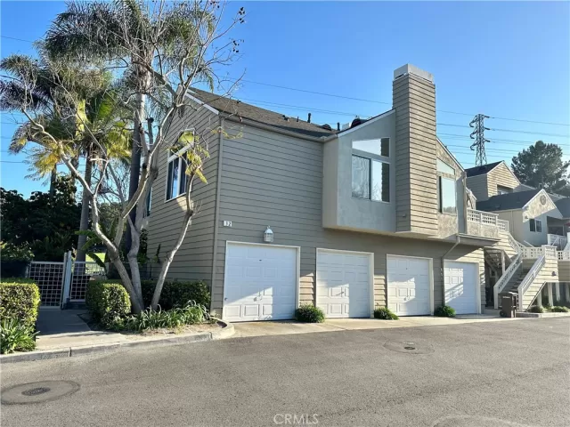 MLS: OC23072902 Condo For Sale