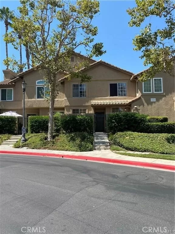 MLS: OC23073106 Condo For Sale