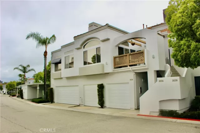 MLS: OC23073308 Condo For Sale