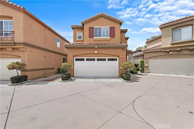 MLS: OC23073325 Condo For Sale