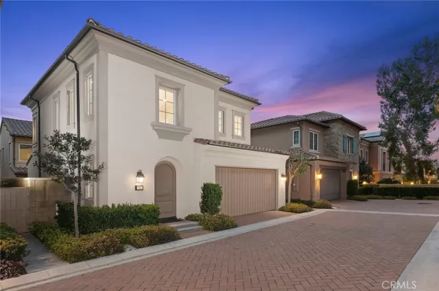 MLS: OC23073354 Condo For Sale