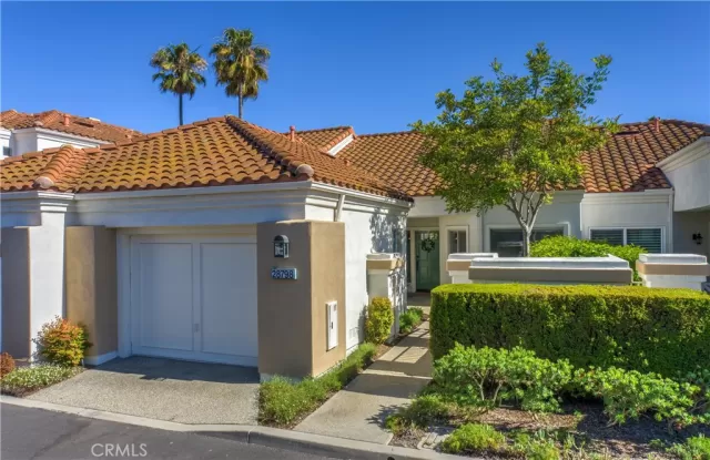 MLS: OC23073542 Condo For Sale