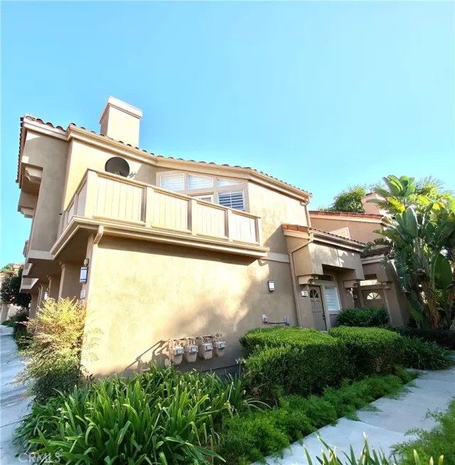 MLS: OC23073565 Condo For Sale