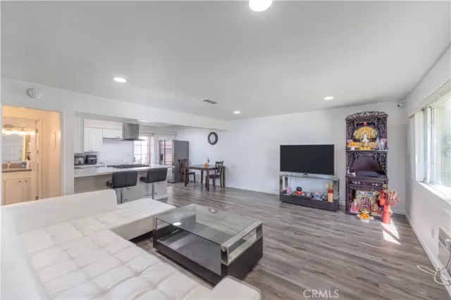 MLS: OC23073699 Condo For Sale