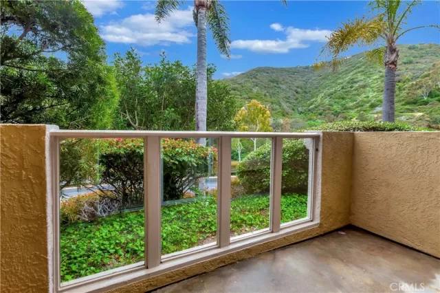 MLS: OC23073849 Condo For Sale