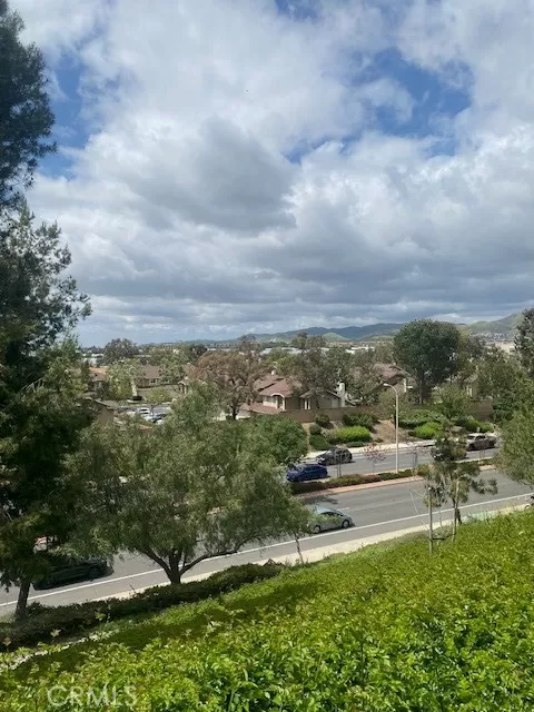 MLS: OC23073901 Condo For Sale