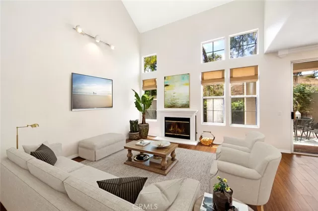 MLS: OC23073904 Condo For Sale