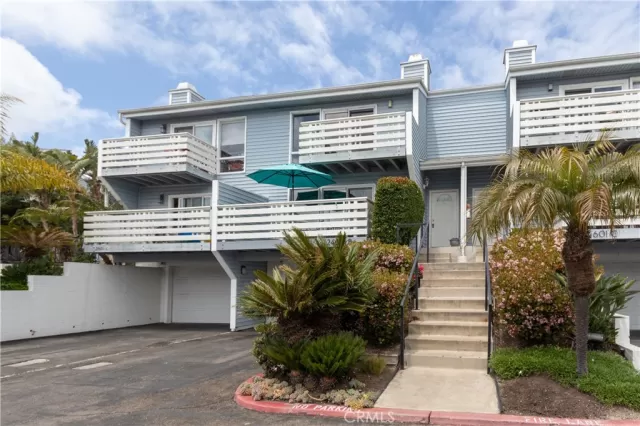 MLS: OC23073983 Condo For Sale