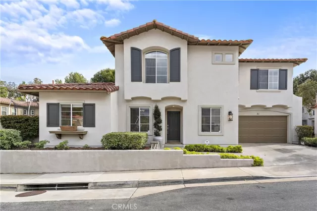 MLS: OC23074121 Condo For Sale