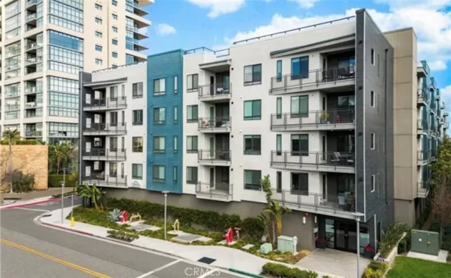 MLS: OC23074131 Condo For Sale