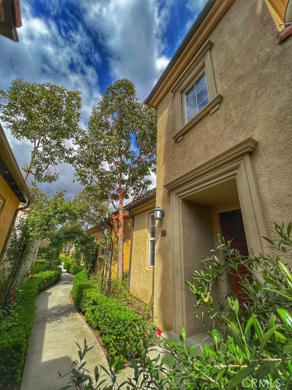 MLS: OC23074787 Condo For Sale