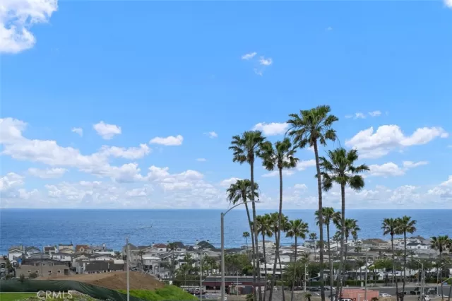 MLS: OC23074799 Condo For Sale