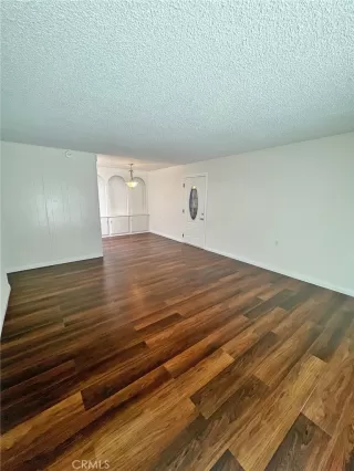 Photo #2: OC23075008 Listing