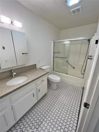 Photo #4: OC23075008 Listing