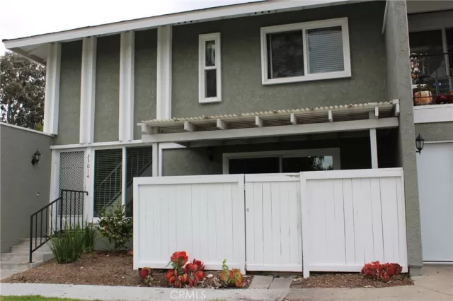 MLS: OC23075101 Condo For Sale