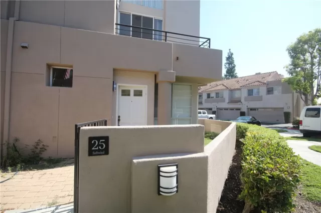 MLS: OC23075369 Condo For Sale