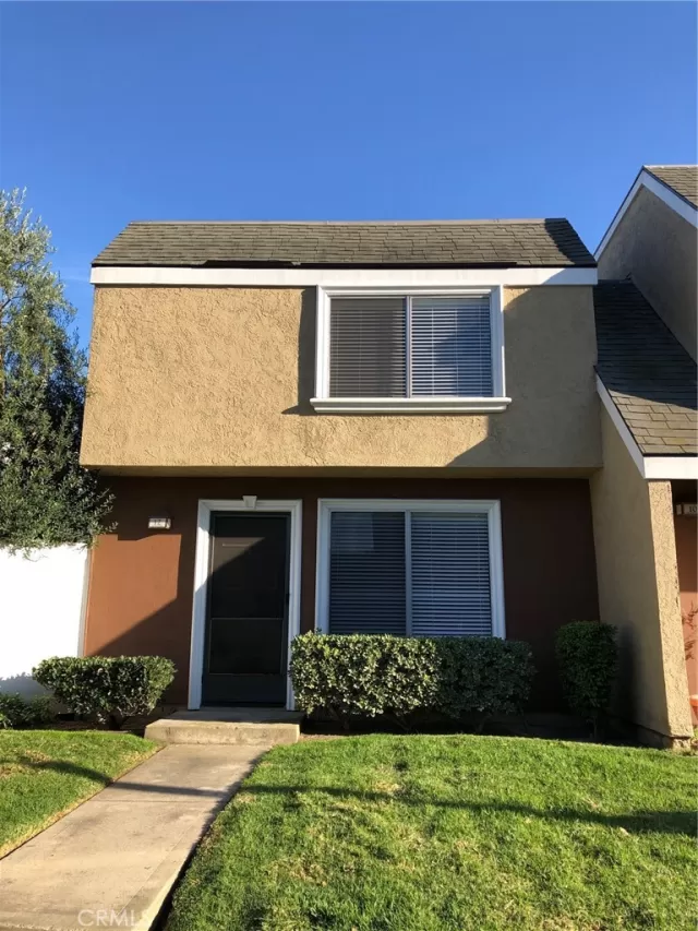 MLS: OC23076061 Condo For Sale