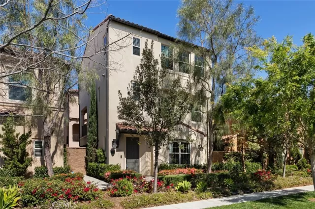 MLS: OC23076104 Condo For Sale