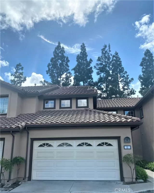 MLS: OC23076593 Condo For Sale