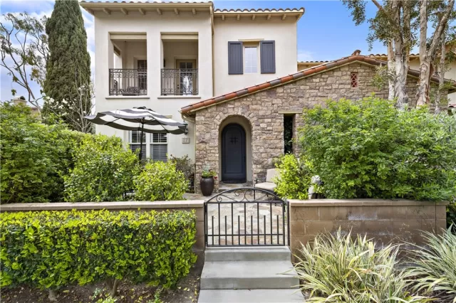 MLS: OC23076602 Condo For Sale