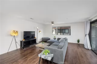 Photo #6: OC23076832 Listing 