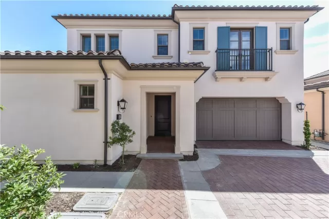 MLS: OC23076891 Condo For Sale