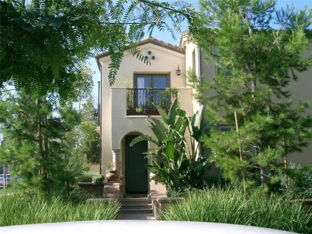 MLS: OC23076942 Condo For Sale