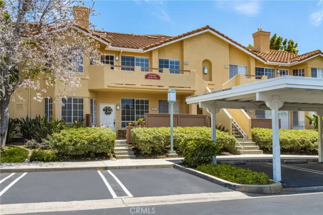 MLS: OC23076984 Condo For Sale