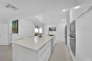 Photo #5: OC23077630 Listing