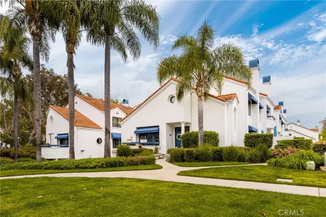 MLS: OC23078044 Condo For Sale