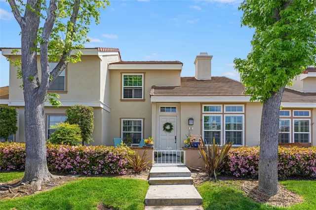 MLS: OC23078286 Condo For Sale