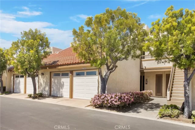 MLS: OC23078326 Condo For Sale