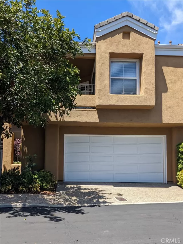 MLS: OC23078440 Condo For Sale