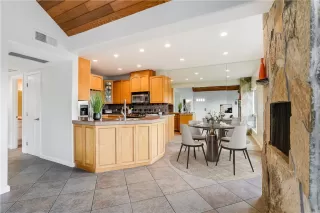 Photo #2: OC23078557 Listing 