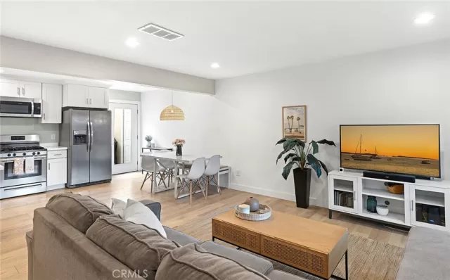 MLS: OC23078978 Condo For Sale